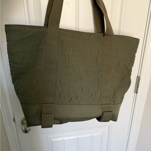 Vans Olive Quilted Tote Bag - Picture 3 of 3